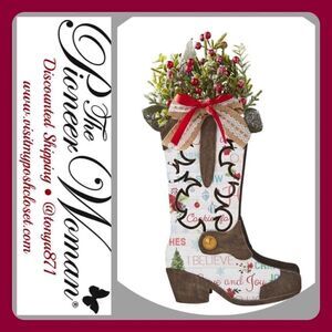 🦋 New Pioneer Woman Farmhouse Christmas White Cowgirl Boot Decor